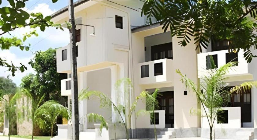 avec 7 chambre(s) de 5000 m² et 7 salle(s) de bains privée à Yala Tissamaharama Extérieur photo