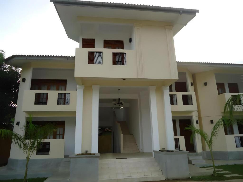 avec 7 chambre(s) de 5000 m² et 7 salle(s) de bains privée à Yala Tissamaharama Extérieur photo