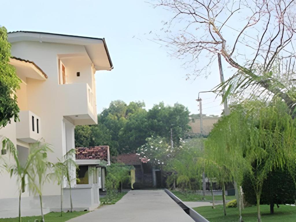 avec 7 chambre(s) de 5000 m² et 7 salle(s) de bains privée à Yala Tissamaharama Extérieur photo