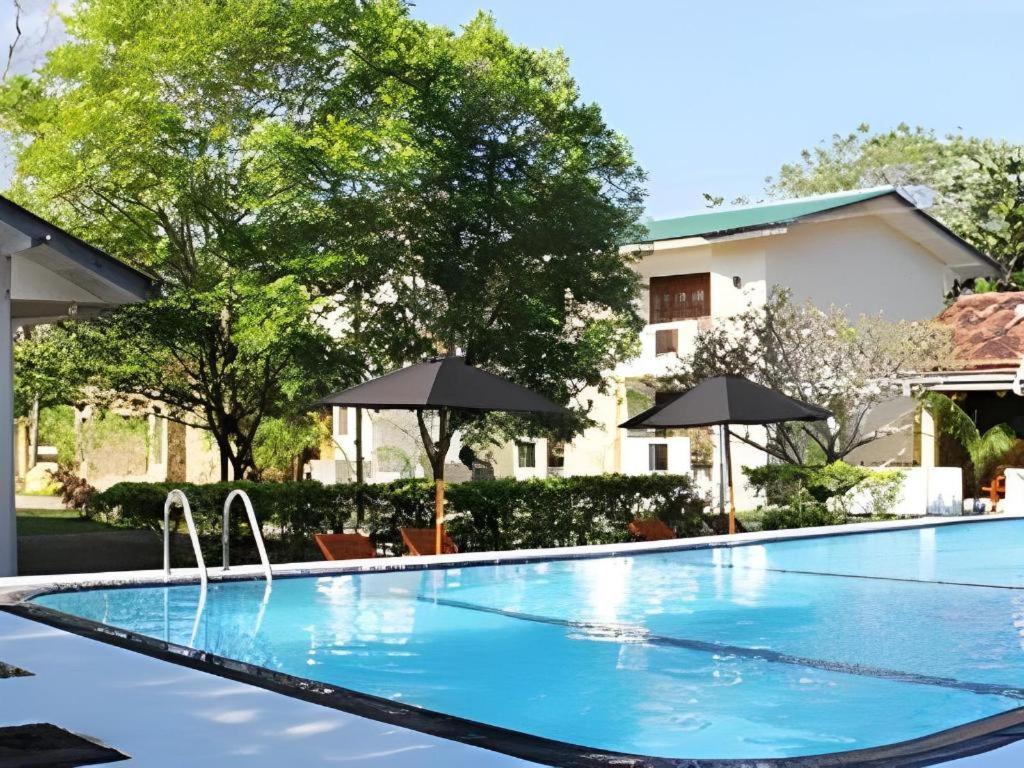 avec 7 chambre(s) de 5000 m² et 7 salle(s) de bains privée à Yala Tissamaharama Extérieur photo