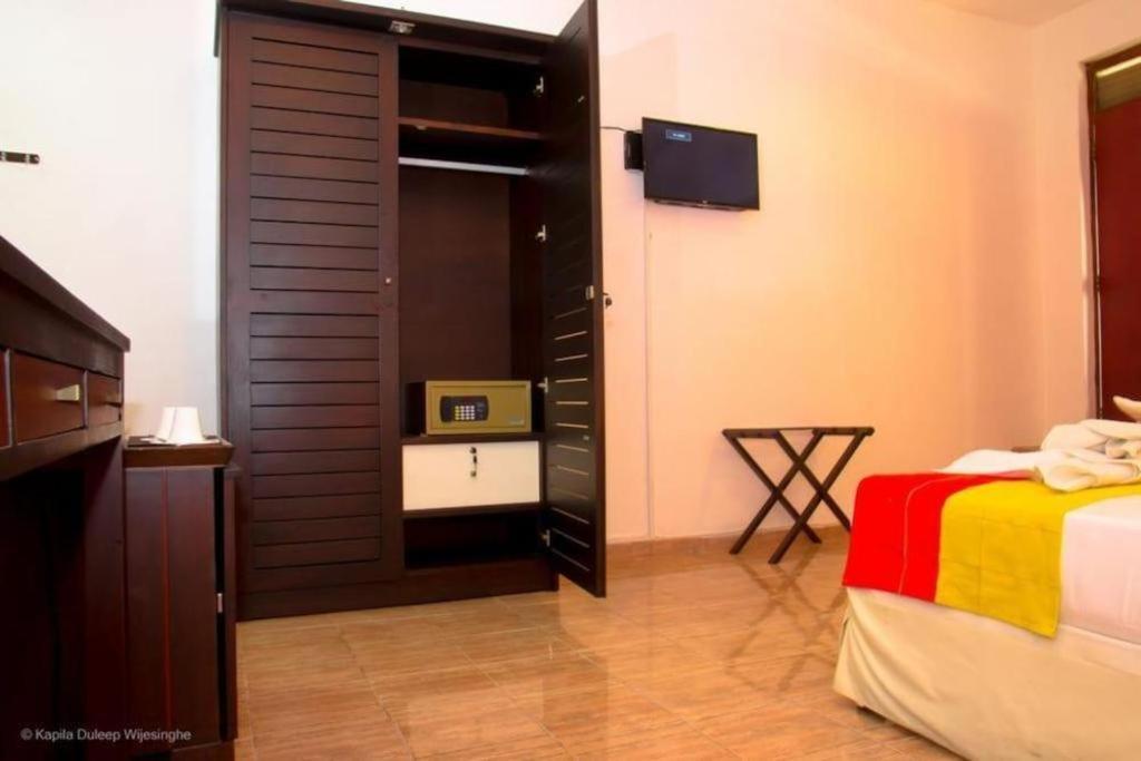 avec 7 chambre(s) de 5000 m² et 7 salle(s) de bains privée à Yala Tissamaharama Extérieur photo