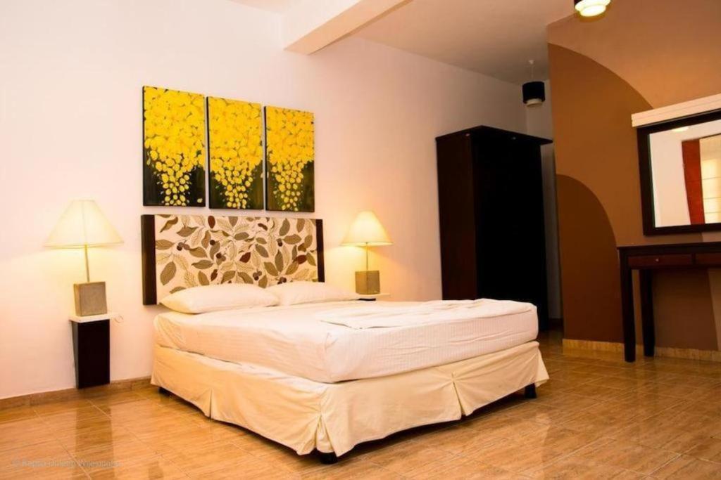 avec 7 chambre(s) de 5000 m² et 7 salle(s) de bains privée à Yala Tissamaharama Extérieur photo