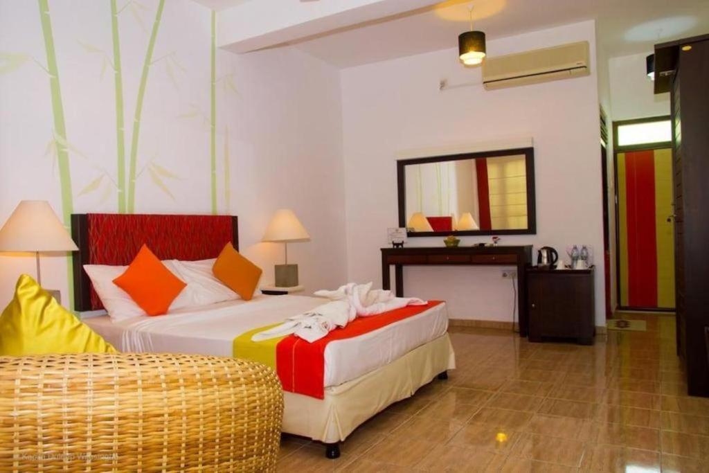 avec 7 chambre(s) de 5000 m² et 7 salle(s) de bains privée à Yala Tissamaharama Extérieur photo