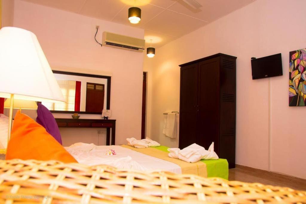 avec 7 chambre(s) de 5000 m² et 7 salle(s) de bains privée à Yala Tissamaharama Extérieur photo