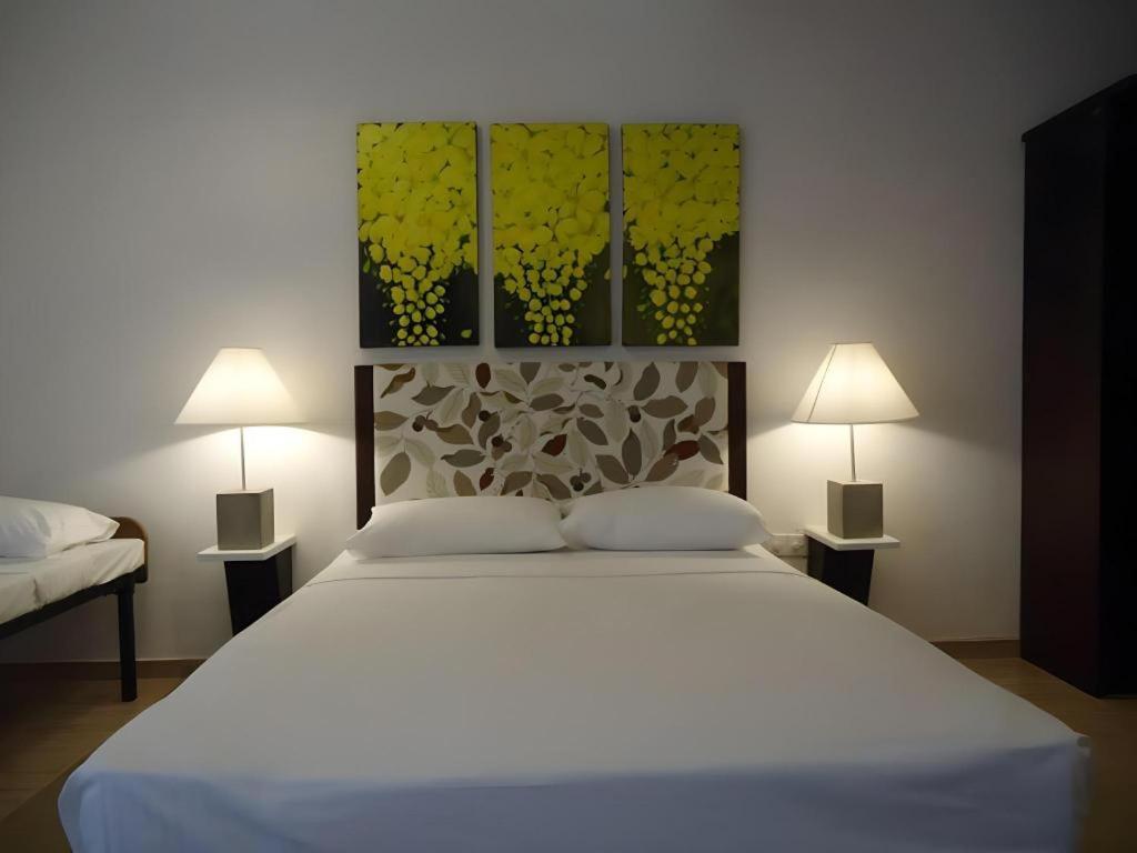 avec 7 chambre(s) de 5000 m² et 7 salle(s) de bains privée à Yala Tissamaharama Extérieur photo