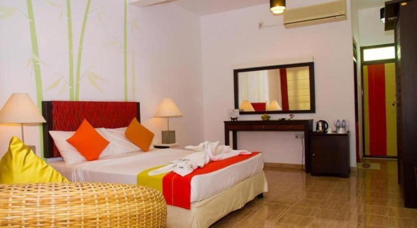 avec 7 chambre(s) de 5000 m² et 7 salle(s) de bains privée à Yala Tissamaharama Extérieur photo