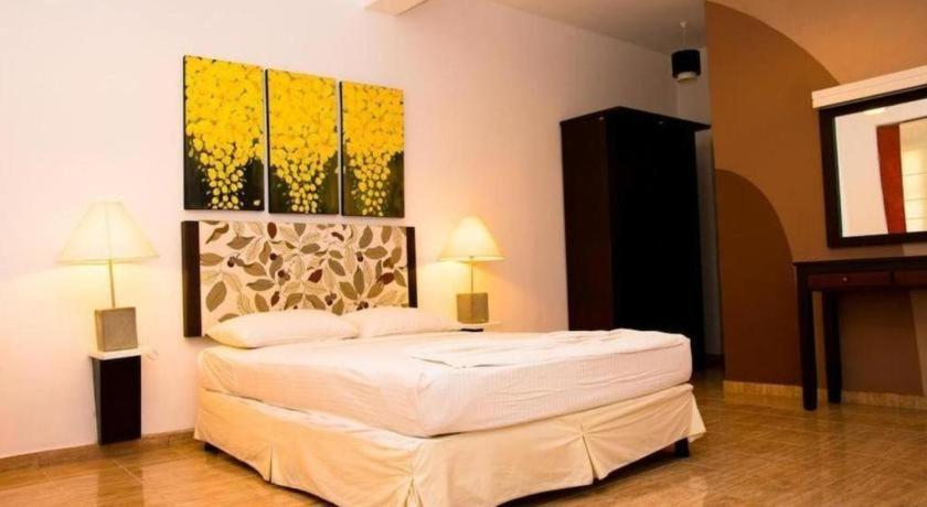 avec 7 chambre(s) de 5000 m² et 7 salle(s) de bains privée à Yala Tissamaharama Extérieur photo