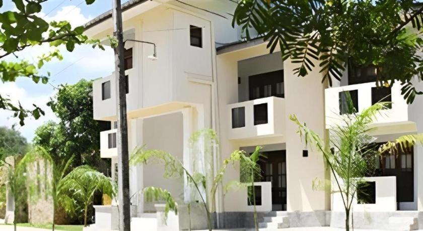 avec 7 chambre(s) de 5000 m² et 7 salle(s) de bains privée à Yala Tissamaharama Extérieur photo
