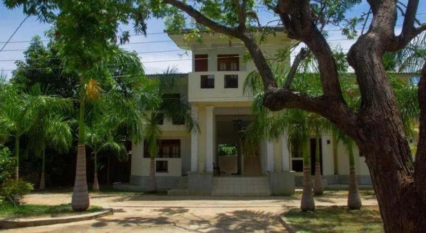 avec 7 chambre(s) de 5000 m² et 7 salle(s) de bains privée à Yala Tissamaharama Extérieur photo