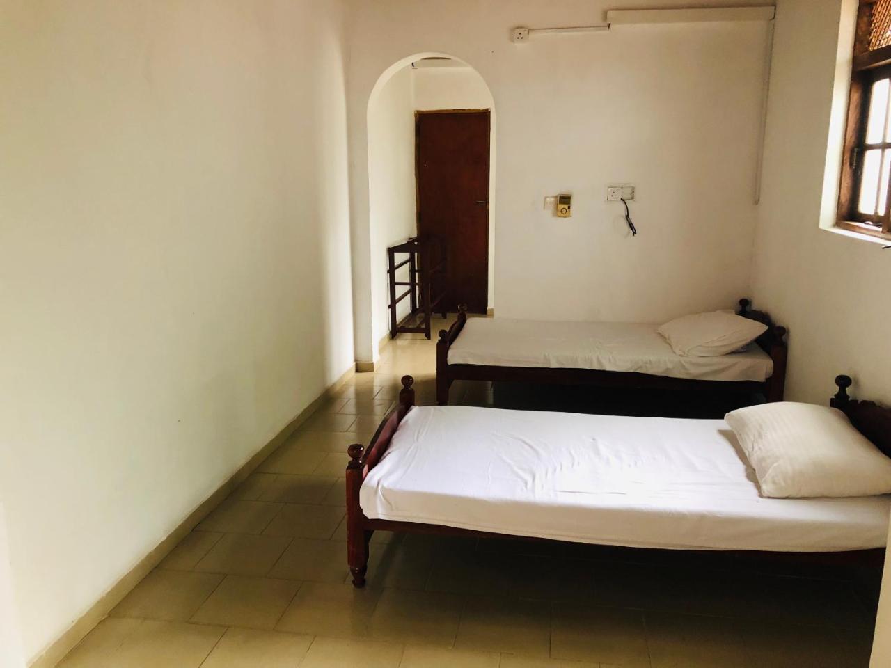 avec 7 chambre(s) de 5000 m² et 7 salle(s) de bains privée à Yala Tissamaharama Extérieur photo