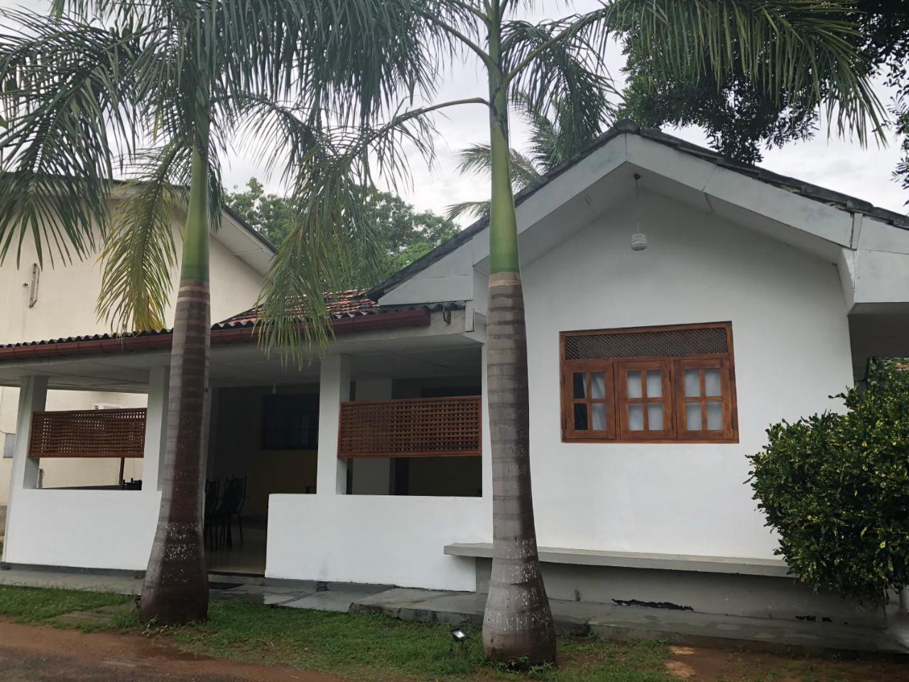 avec 7 chambre(s) de 5000 m² et 7 salle(s) de bains privée à Yala Tissamaharama Extérieur photo