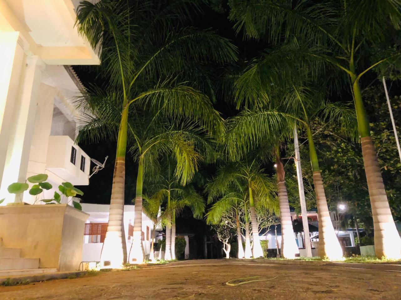 avec 7 chambre(s) de 5000 m² et 7 salle(s) de bains privée à Yala Tissamaharama Extérieur photo