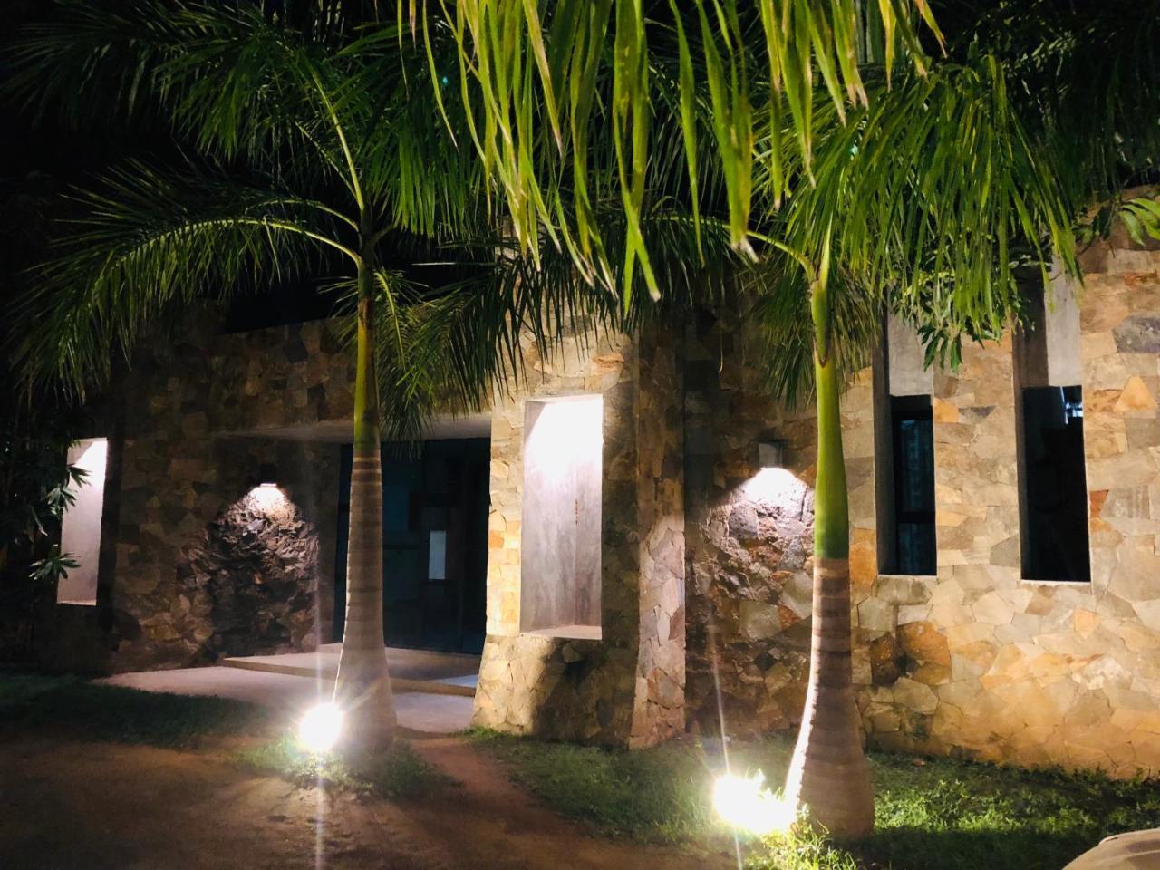avec 7 chambre(s) de 5000 m² et 7 salle(s) de bains privée à Yala Tissamaharama Extérieur photo