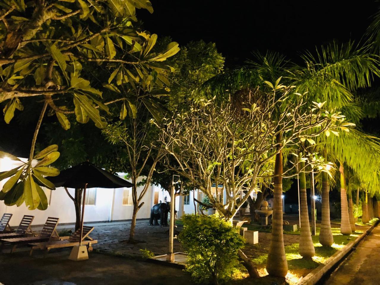 avec 7 chambre(s) de 5000 m² et 7 salle(s) de bains privée à Yala Tissamaharama Extérieur photo