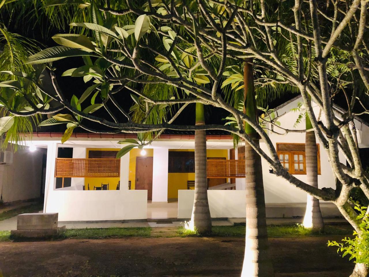 avec 7 chambre(s) de 5000 m² et 7 salle(s) de bains privée à Yala Tissamaharama Extérieur photo